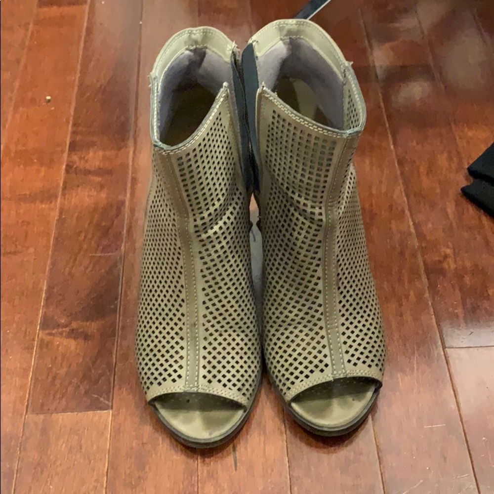 Open boots
